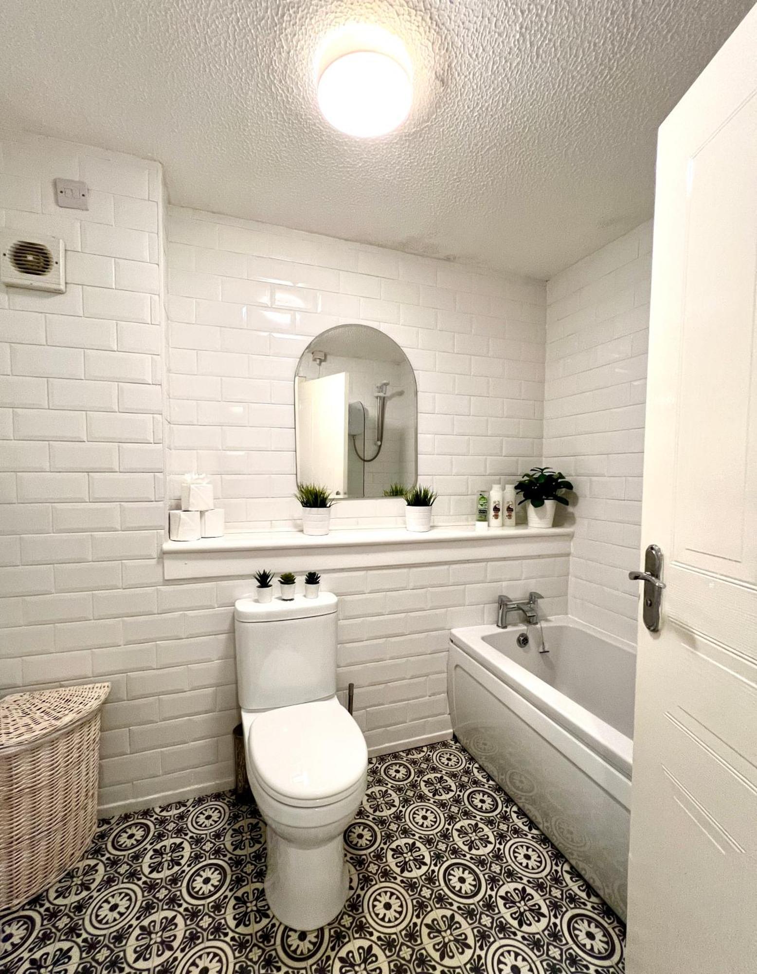 Spacious 2 Bed-Flat In Glasgow City - Free Parking エクステリア 写真