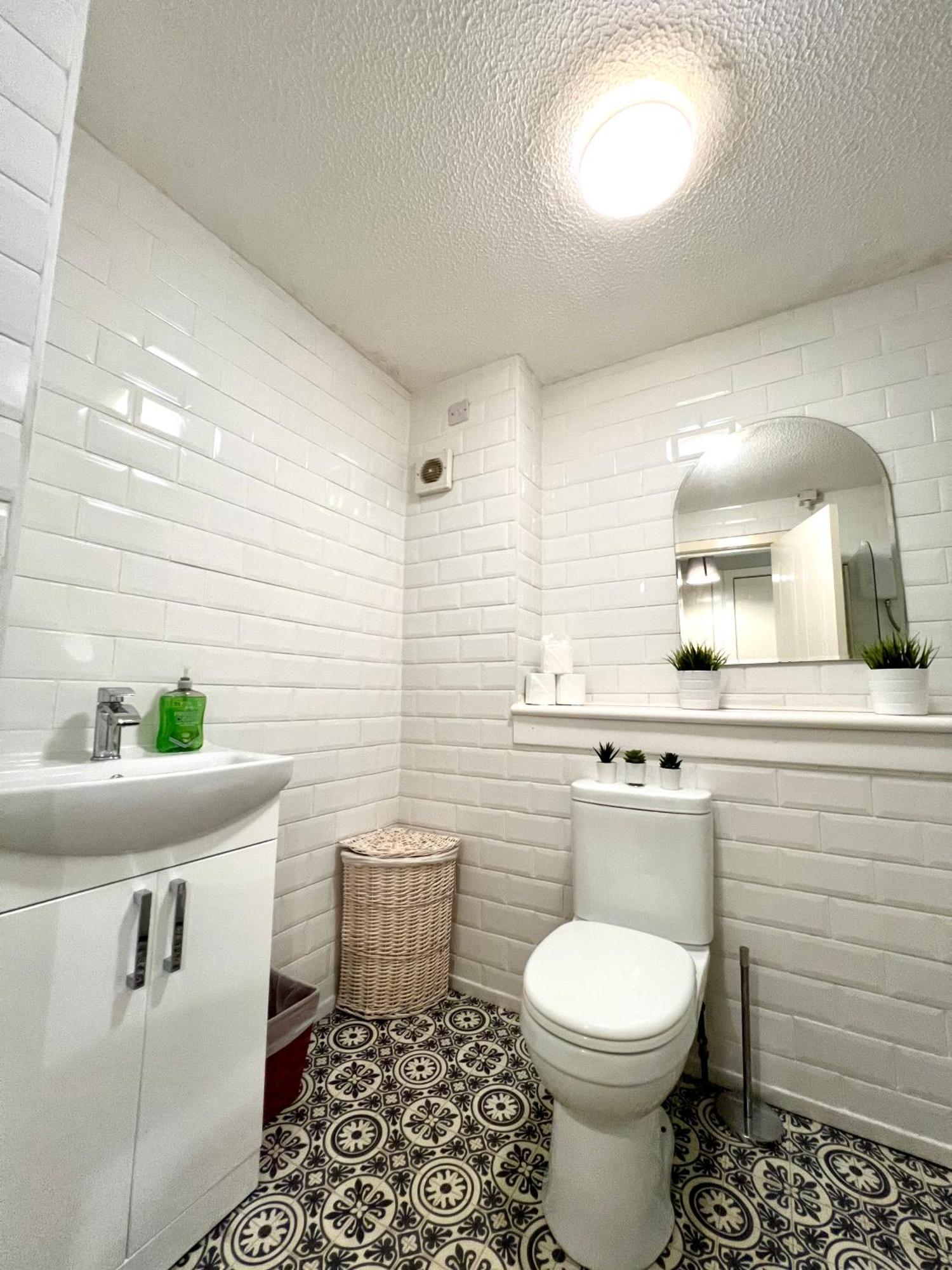 Spacious 2 Bed-Flat In Glasgow City - Free Parking エクステリア 写真
