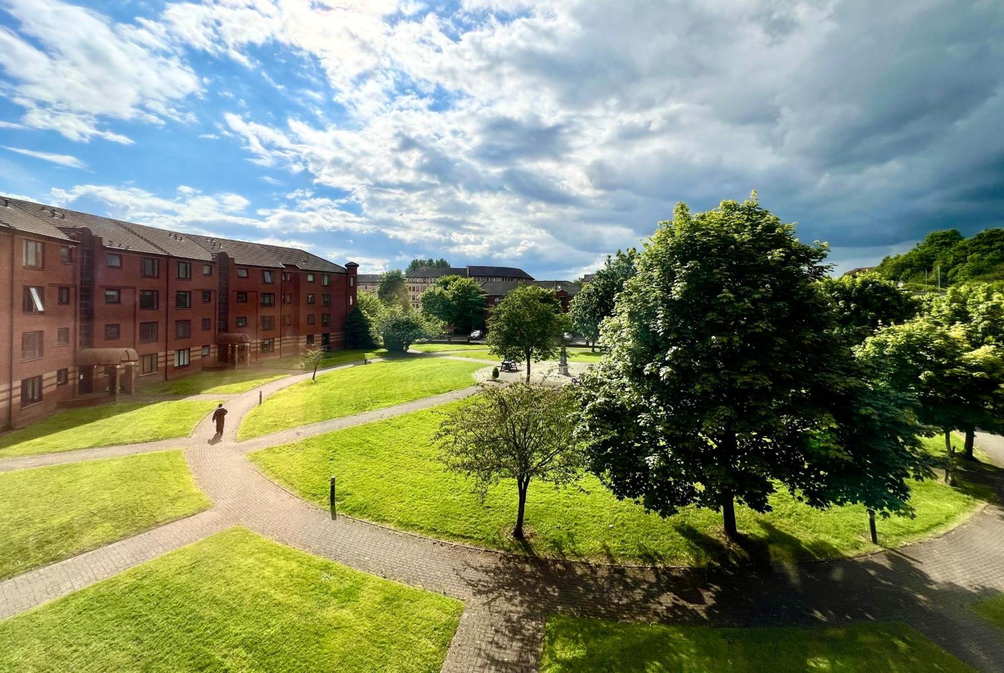Spacious 2 Bed-Flat In Glasgow City - Free Parking エクステリア 写真